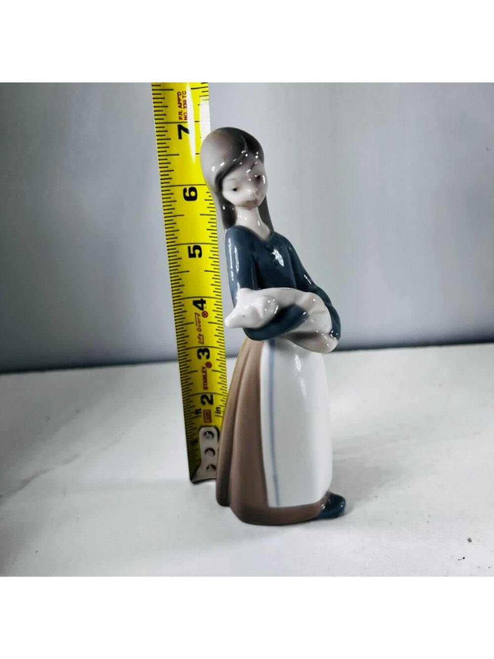 Lladró Figurine Young Girl With Pig 1977 Daisa Porcelain Collectible Sculpture - Picture 8 of 8